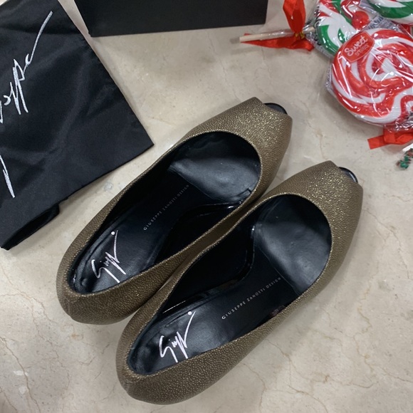 LIKE NEW GIUSEPPE ZANOTTI EXOTIC STINGRAY PEEP-TOE PUMPS SLEEK BLACK HEEL 8.5 - Picture 5 of 8